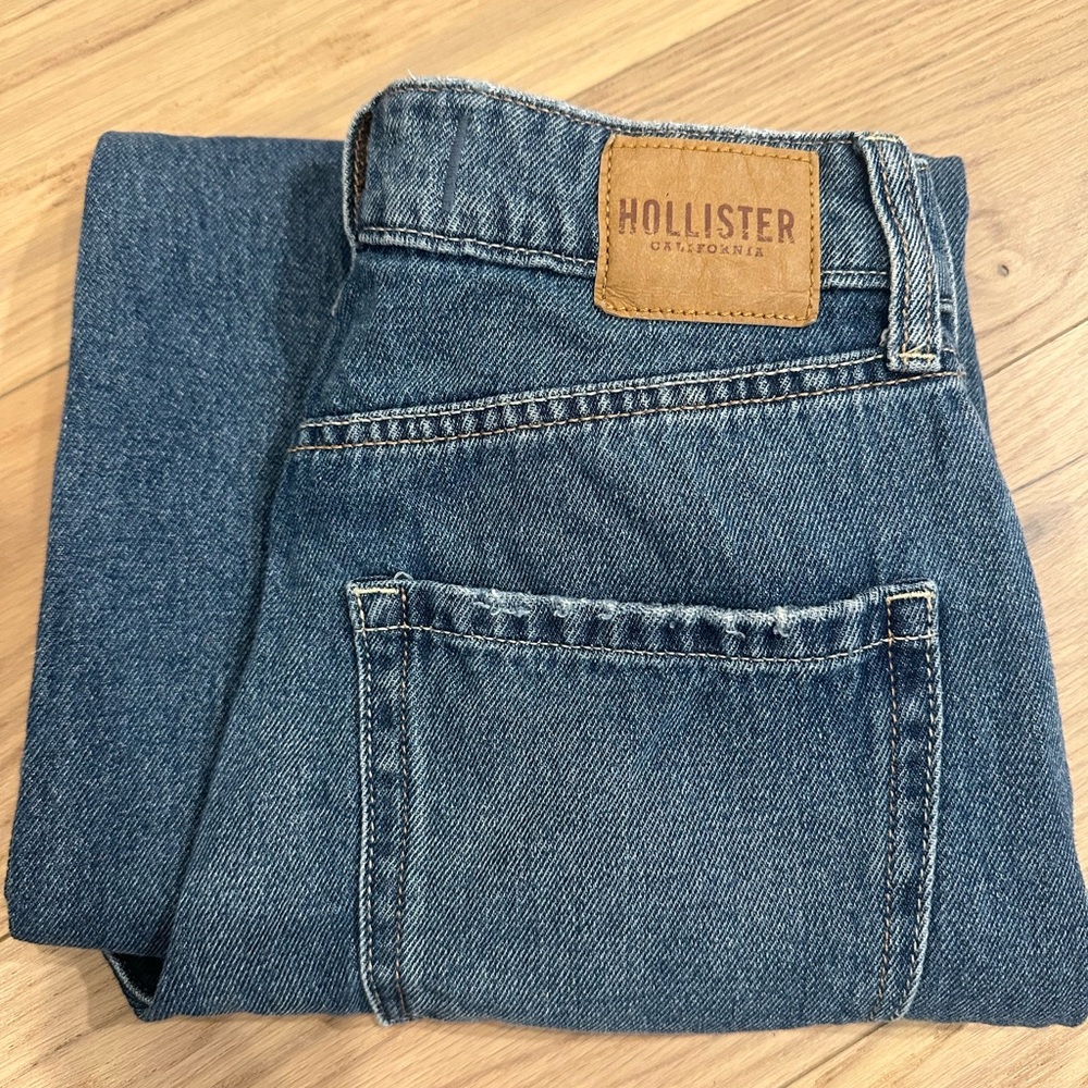 Hollister Ultra High Rise Baggy Denim Jeans for woman or girl